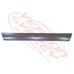 FRONT BUMPER CENTRE - CAVE TYPE - STEEL - VOLVO FH - 2003-